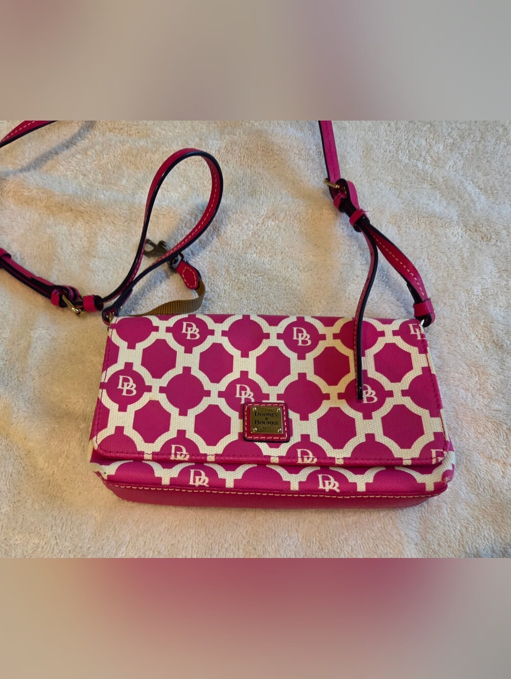 NWOT DOONY & BURKE CROSSBODY PURSE PINK WITH WHITE